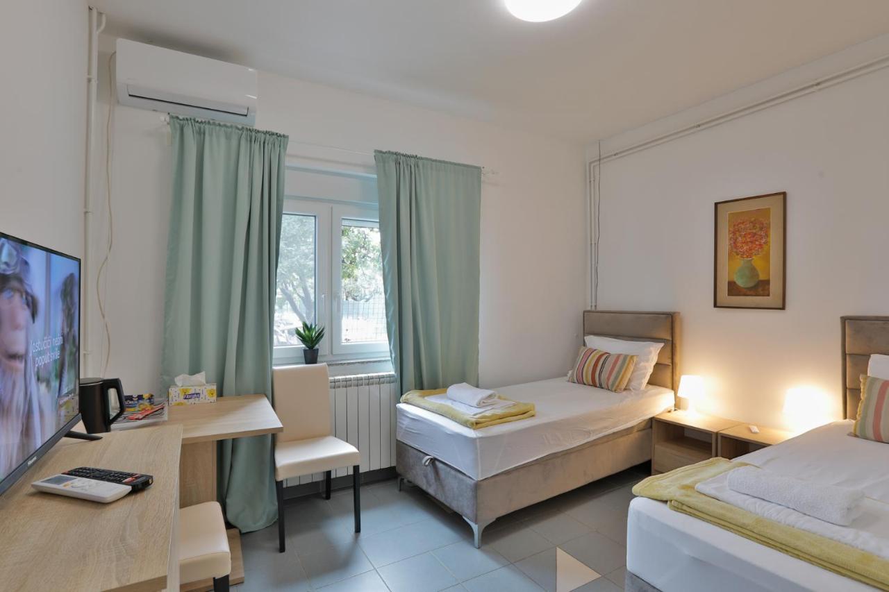 Aviator Apartments & Rooms Nikola Tesla Airport Belgrade Surčin المظهر الخارجي الصورة