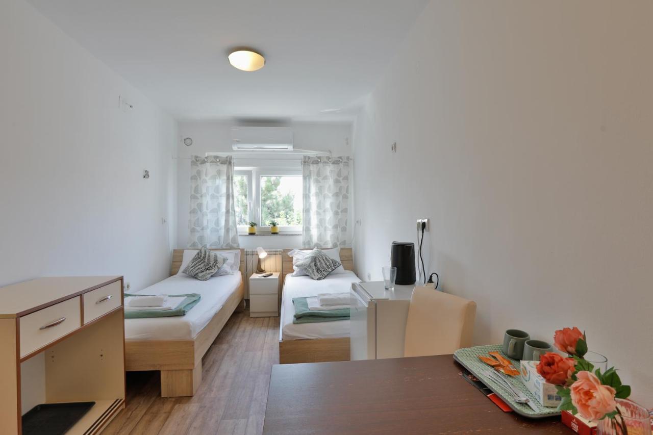 Aviator Apartments & Rooms Nikola Tesla Airport Belgrade Surčin المظهر الخارجي الصورة