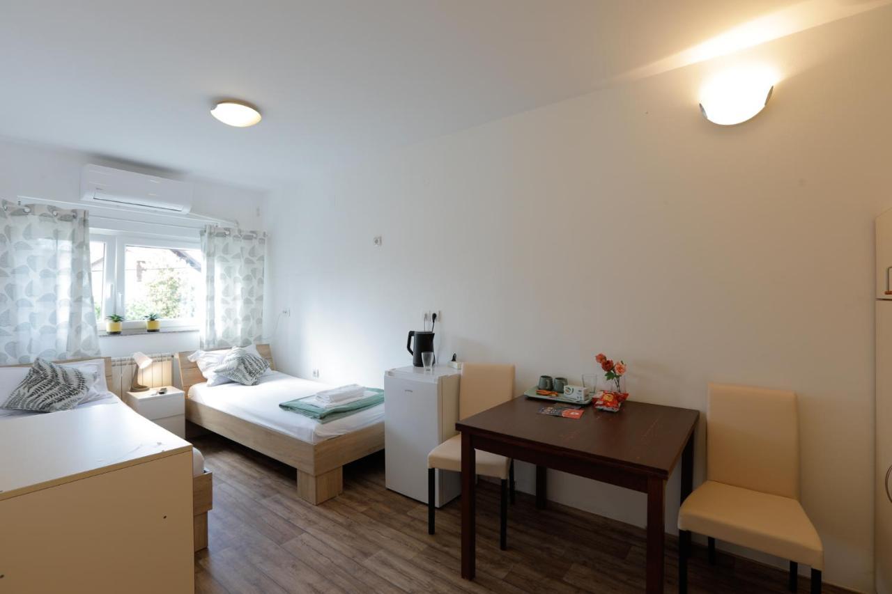 Aviator Apartments & Rooms Nikola Tesla Airport Belgrade Surčin المظهر الخارجي الصورة